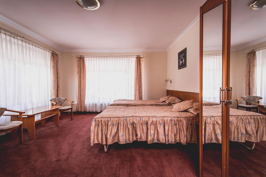 Hotel Twins Warschau Buitenkant foto