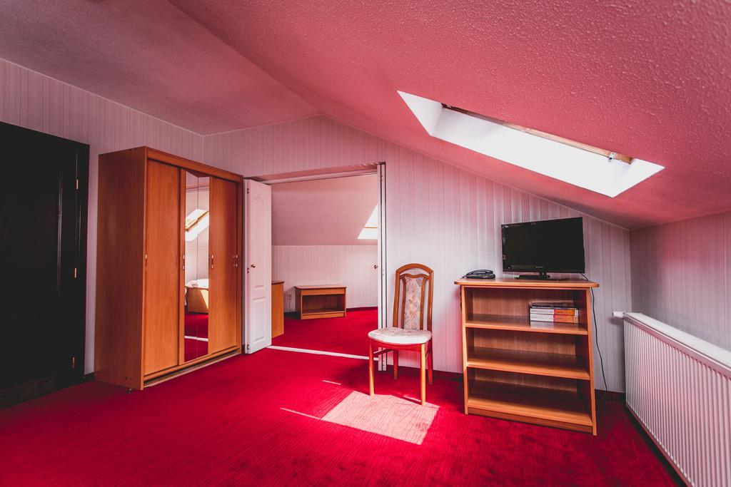 Hotel Twins Warschau Buitenkant foto